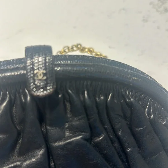 100% Vintage Chanel Clutch with original chain. Can be worn crossbody. - Picture 12 of 14